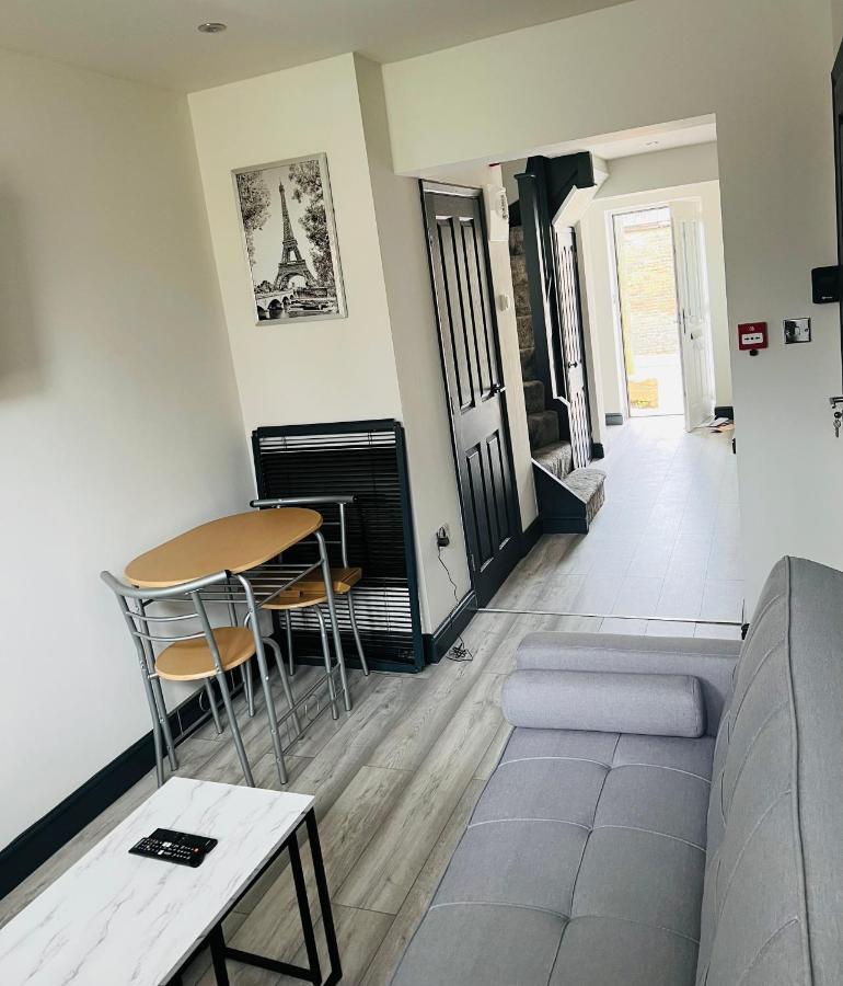 Green Lantern, Private En-Suite Double Bedroom Aveley Экстерьер фото