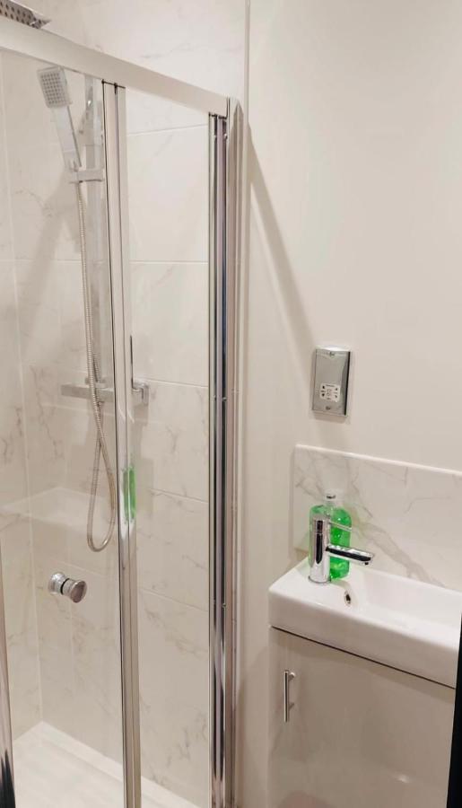 Green Lantern, Private En-Suite Double Bedroom Aveley Экстерьер фото